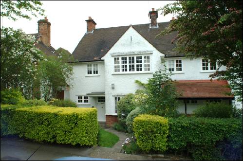 129 Hampstead Way